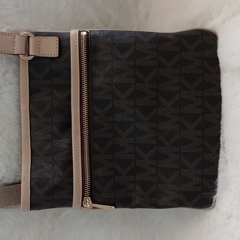 Michael Kors Cross Body Bag - Picture 2 of 10